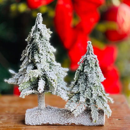 Pinheiros Nevados Decorativos em Base de Madeira - 27cm