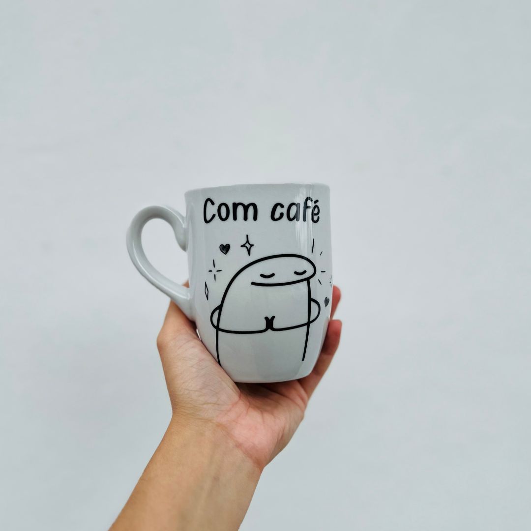 Caneca Meme "Com Café Sem Café" - 350ml