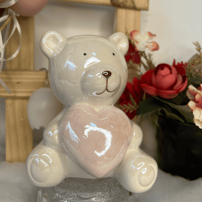 Urso Branco Sentado Com Coracao De Porcelana 12cm