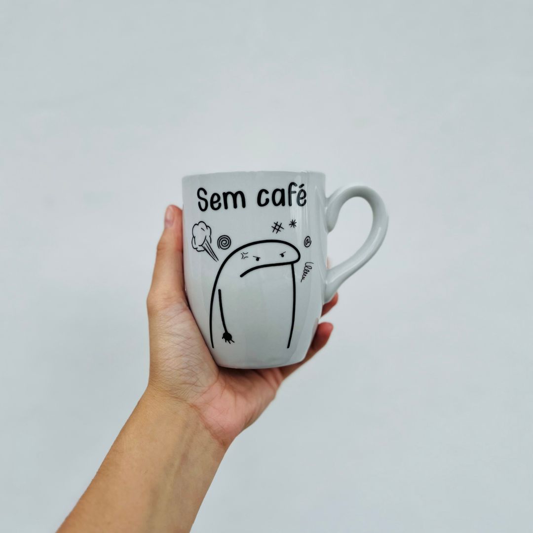 Caneca Meme "Com Café Sem Café" - 350ml