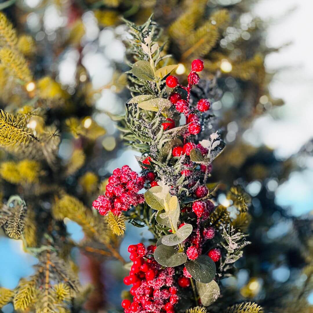 Galho Com Frutas Vermelho Nevado - 58cm