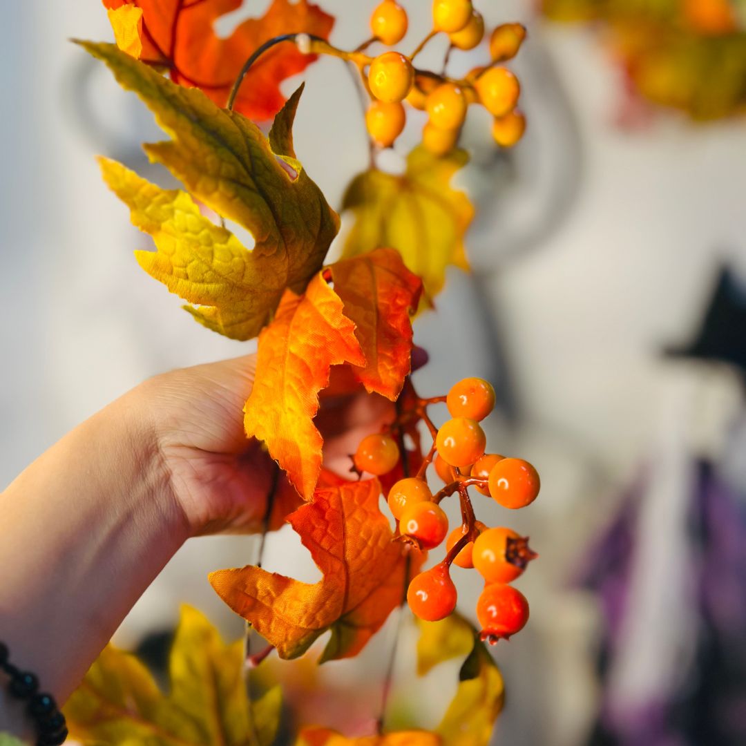 Festão Com Folhas e Bolas - Laranja Halloween