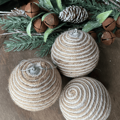 Caixa com 3 Bolas de Natal Decorada Natural Sisal 8cm