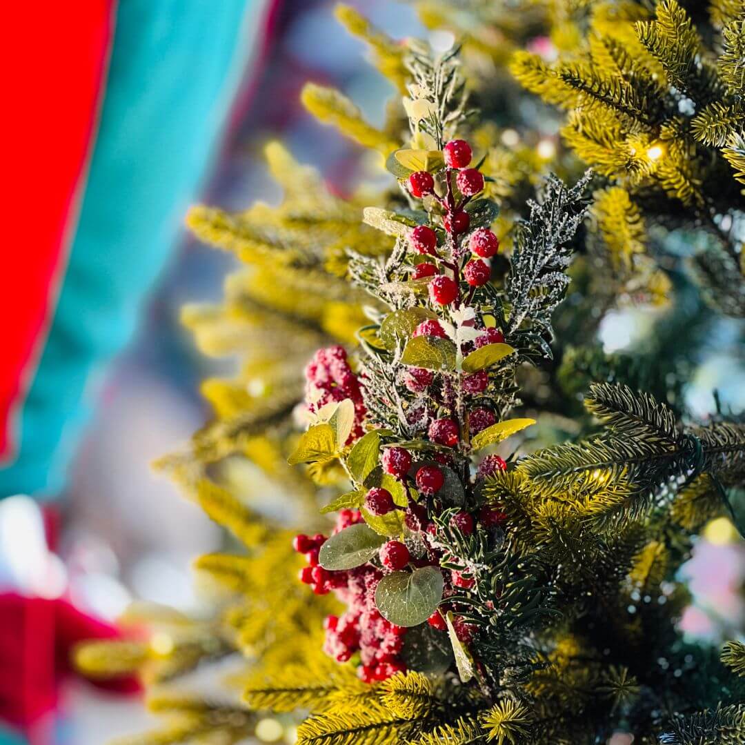 Galho Com Frutas Vermelho Nevado - 58cm